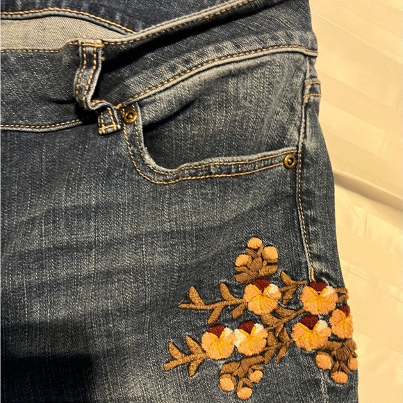 Soho Jeans with Embroidery - Picture 5 of 8